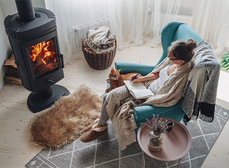 Préparez votre poêle à bûches ou à granulés pour l’hiver !